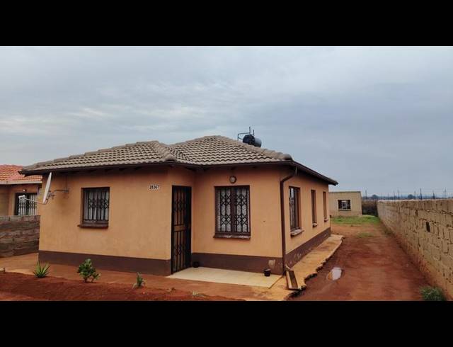 6 BEDROOM HOUSE FOR SALE IN PROTEA GLEN